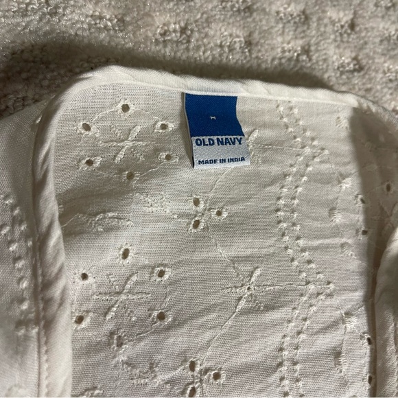 Old Navy cream eyelet long sleeve blouse - Picture 10 of 16
